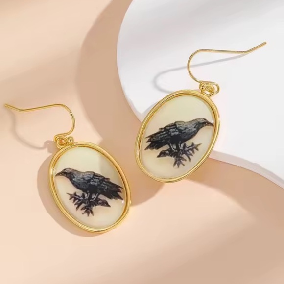 Victorian Raven Gold Oval Earrings - Picture 3 of 5
